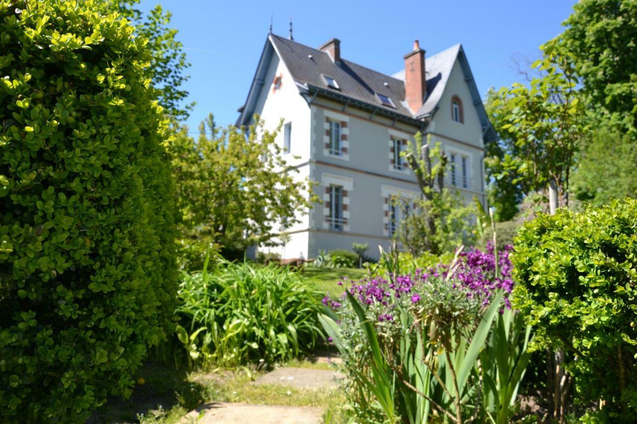 Les Dameraudes Bed & Breakfast Gien Exterior photo