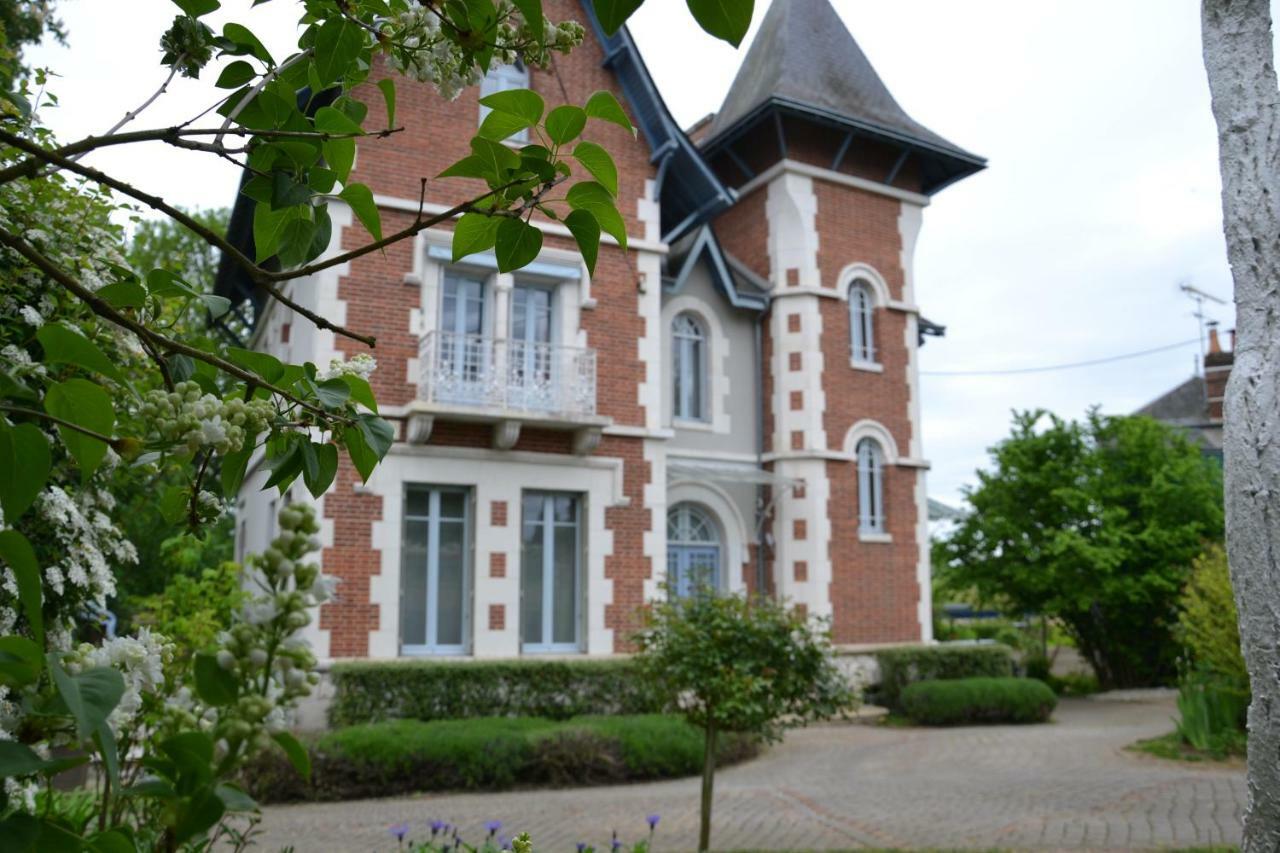 Les Dameraudes Bed & Breakfast Gien Exterior photo